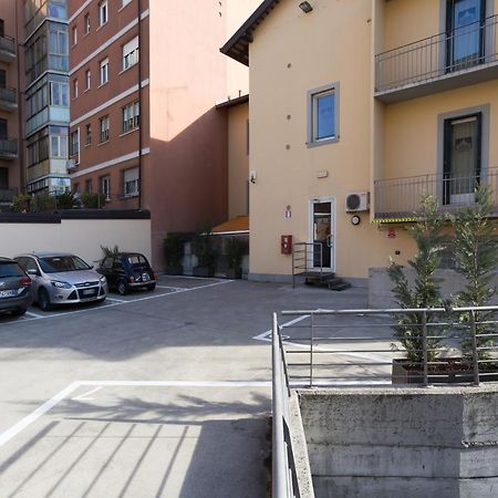 Albergo Residenza Al Teatro Udine Exterior photo